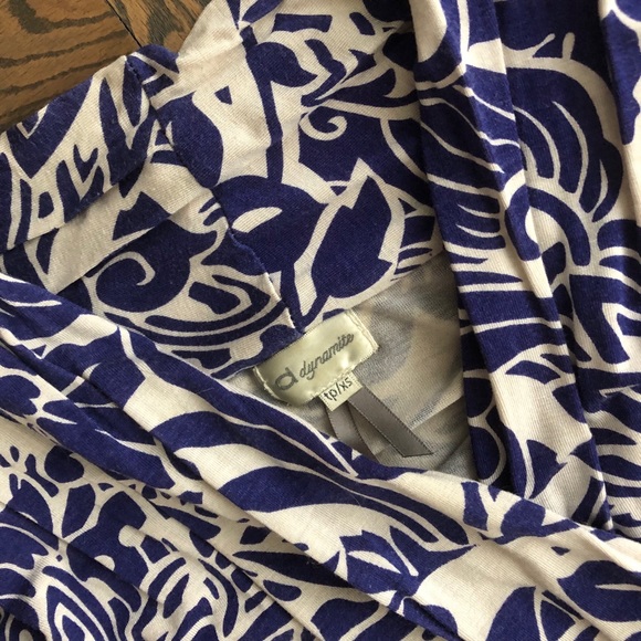 Blue and White Print Bodycon Top - Picture 2 of 3